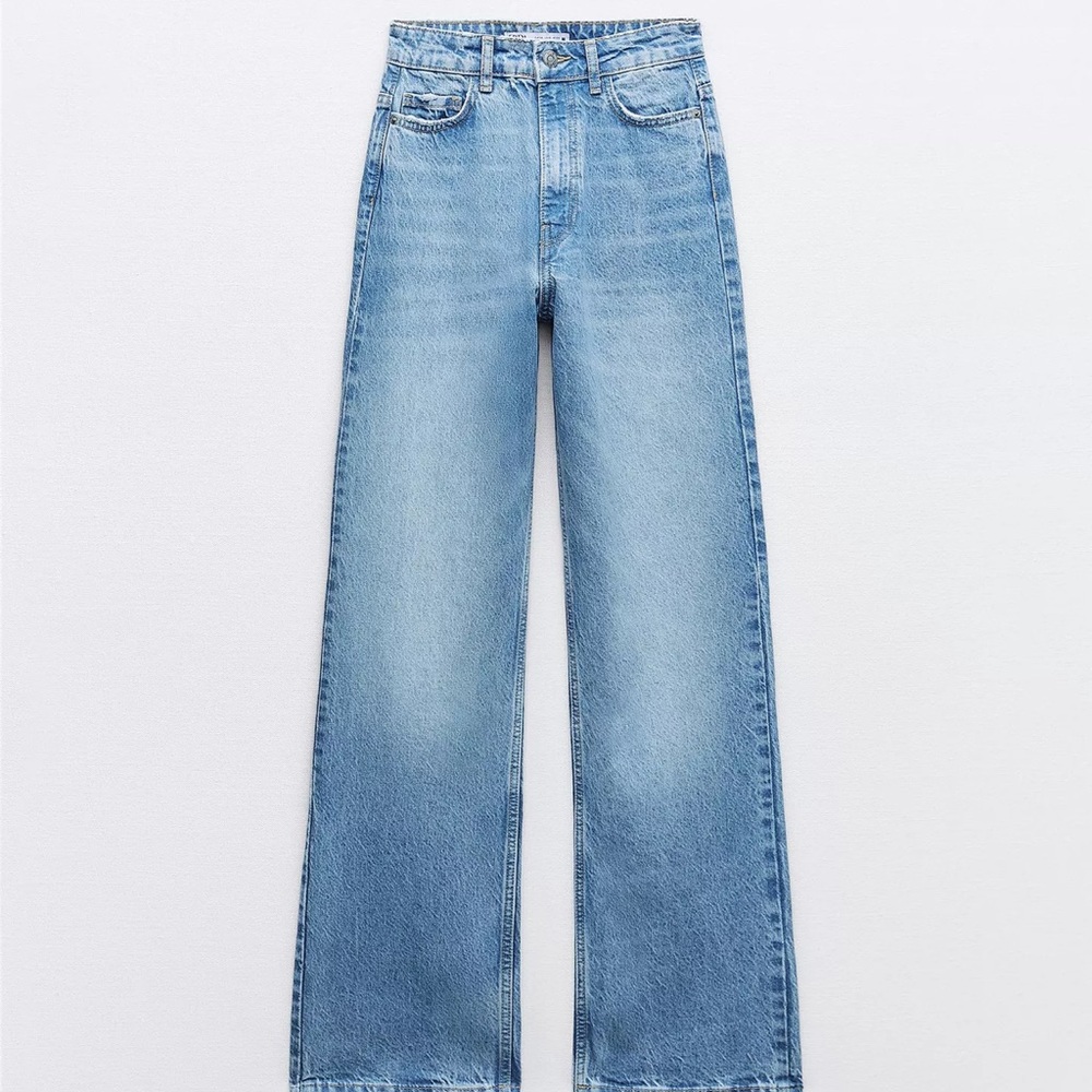 SOLD
Zara high rise wide leg denim jeans size 4